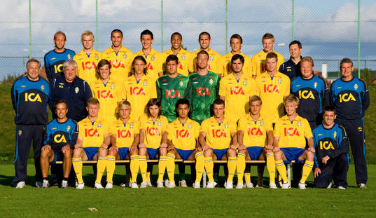 Övre raden fr v. Niklas Wallenholm, Erik Lund, Guiilermo