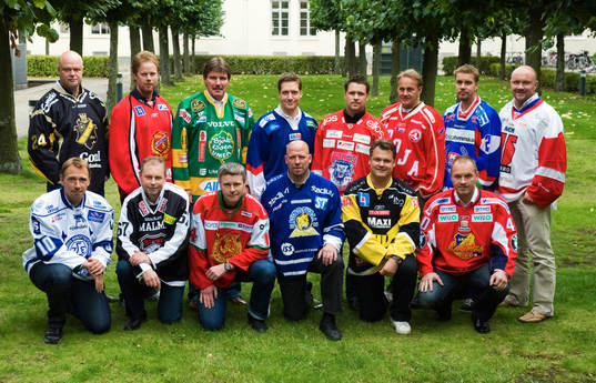 Bakre raden fv: Roger Melin, tränare, AIK, Jonas