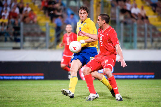 Johan Elmander, Sverige och Amanuel Muscat, Malta