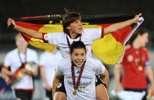 Ariane Hingst och Ursula Holl, Tyskland, jubel
