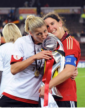 Kerstin Stegemann och Birgit Prinz, Tyskland, jubel. Pokal