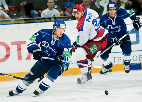 Linus Omark, Dynamo Moskva, bryter sig fram