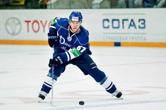 Linus Omark, Dynamo Moskva, har pucken