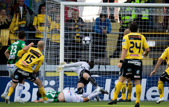 Gais kvitterar till 2-2 i slutminuterna genom Eyjólfur