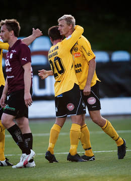 Bläddra bland fler bilder av Fotboll, Superettan, Qviding - Mjällby 