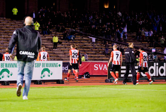 Spelarna lämnar planen