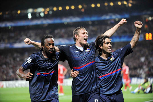 Joie Sidney Govou, Kim Källström och Cesar Delgado, Lyon,
