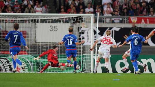 Pavel Pogrebnyak sätter 1-0 till Stuttgart