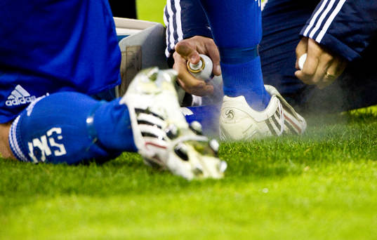 Fot, ben, spray, flaska, kylspray