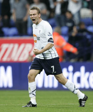 Matthew Taylor, Bolton, reducerar till 1-1