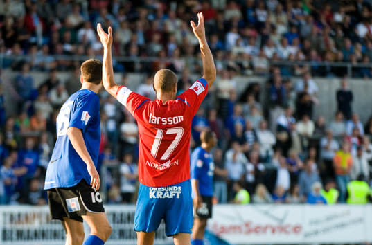 Henrik Larsson, Helsingborg, signalerar att han vill ha
