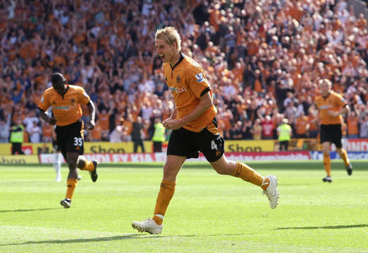 Målskytten David Edwards, Wolverhampton. Glädje, jubel,