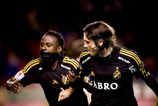 Martin Kayongo Mutumba och Bojan Djordjic, AIK jubel