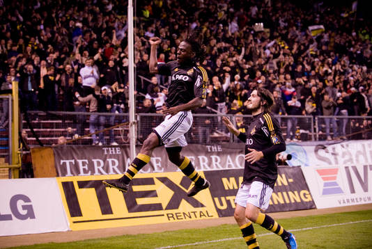 Martin Kayongo Mutumba och Bojan Djordjic, AIK jublar