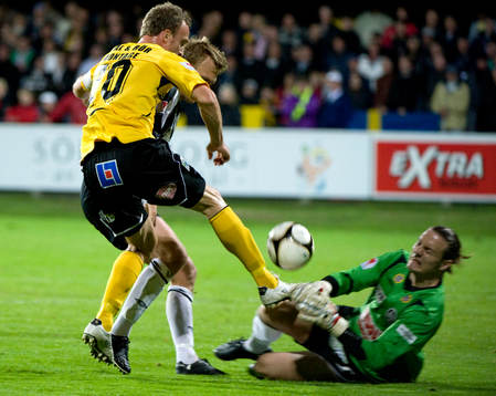 Marcus Ekenberg,  Mjällby och Peter Karlsson, målvakt