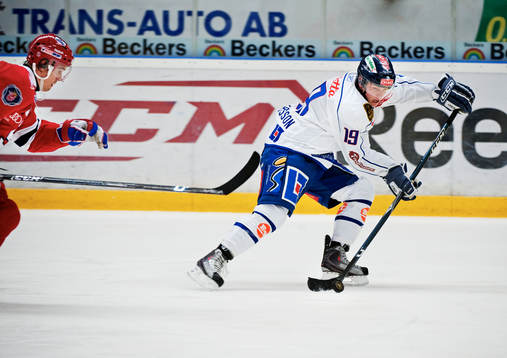 Linus Videll, Södertälje, jagar Patrik Zackrisson,