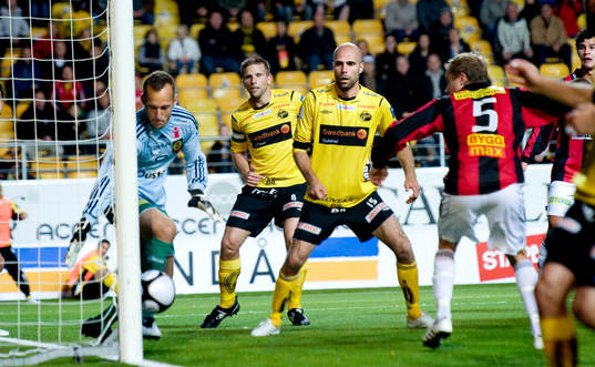 Benny Lekström, målvakt, Brommapojkarna ser bollen gå i