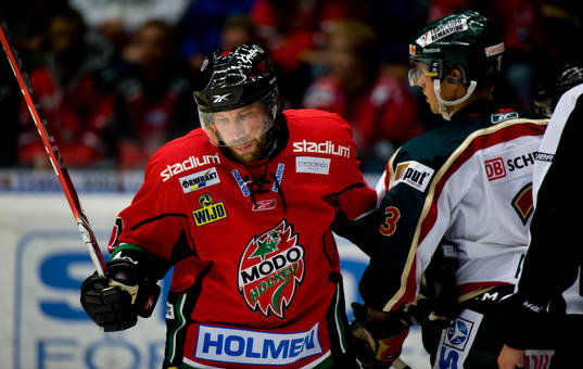 Peter Forsberg, Modo mot Philip Larsen, Frölunda