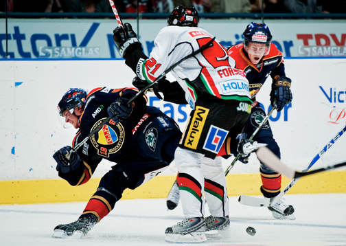 Peter Forsberg, Modo, tacklar en Djurgården-spelare