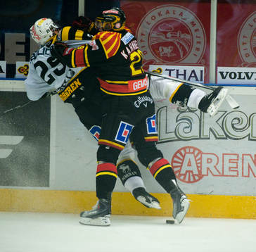 Magnus Kahnberg, Brynäs trycker till Christoffer Norgren,