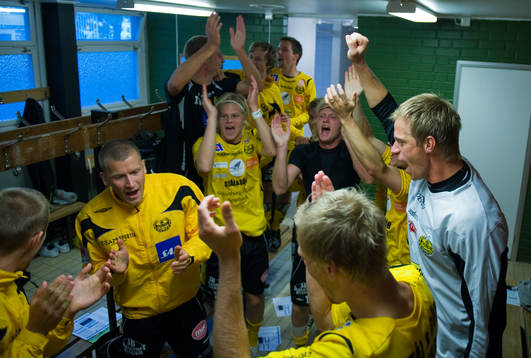 Mjällby firar segern och platsen i Allsvenskan. Jubel,