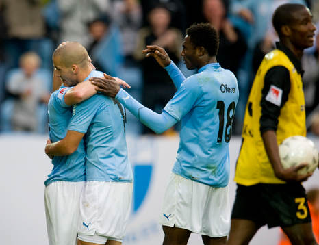 Daniel Larsson har gjort 1-0 till Malmö, jubel med