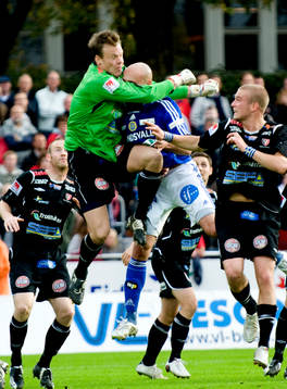 Tobias Wennergren, målvakt, Trollhättan och Erkan Saglik,