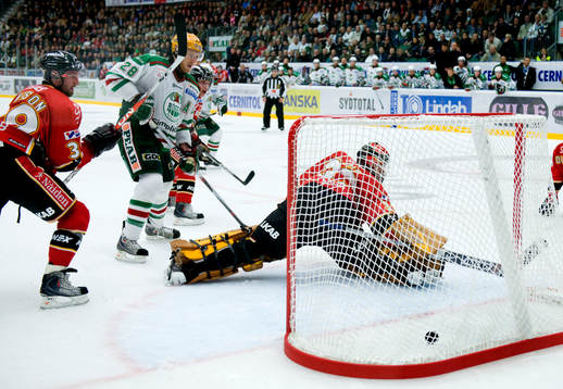 Eric Beaudoin, Rögle ser pucken gå i mål bakom Mattias