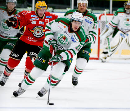 Mattias Sjögren, rögle kör ifrån Cam Abbott, Luleå