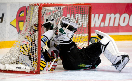 Niklas Svedberg, Målvakt Modo får Jonathan Granström,