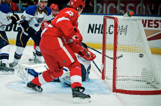 Jonathan Ericsson, Detroit, gör 1-1