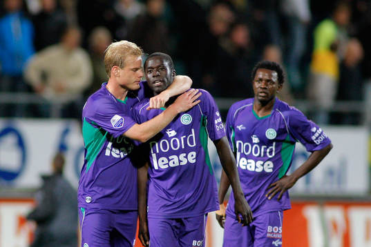 Fredrik Stenman, Groningen, tröstar Gibril Sankoh