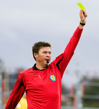 Antti Kanerva, domare, gult kort, varning