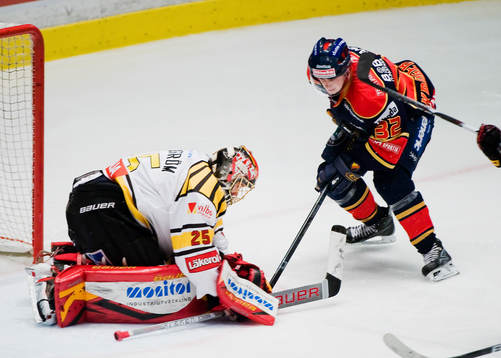 Jacob Markström, målvakt, Brynäs och Marcus Krüger,