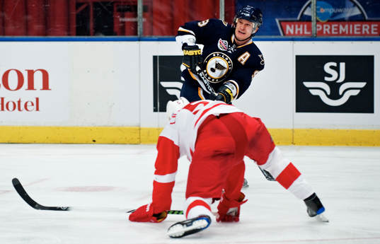 Paul Kariya, St Louis, passar pucken