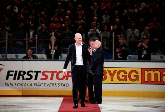 Mats Sundin hyllades för sina insatser i NHL