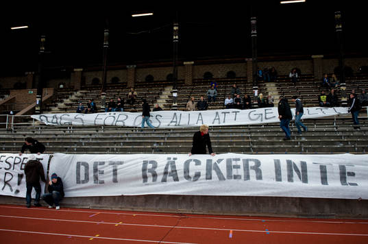 Djurgårdsfansen demonstrerar med 15 minuter bakom