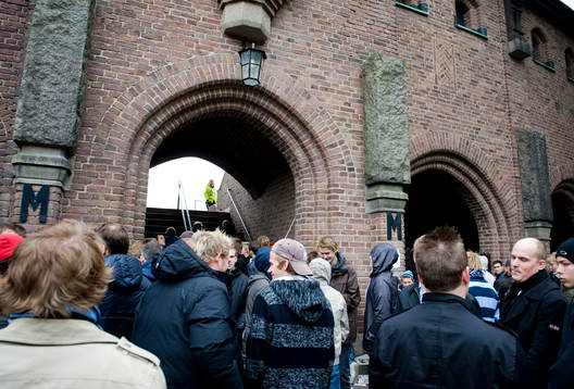 Djurgårdsfansen demonstrerar med 15 minuter bakom