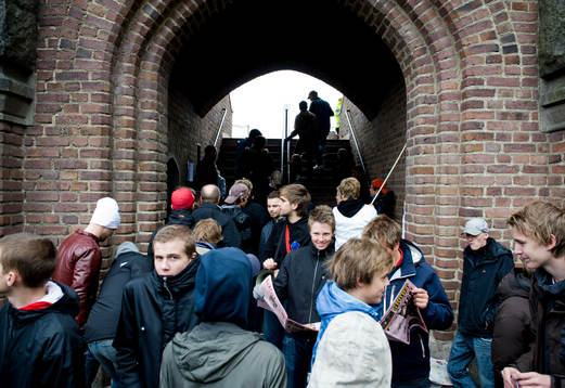 Djurgårdsfansen demonstrerar med 15 minuter bakom