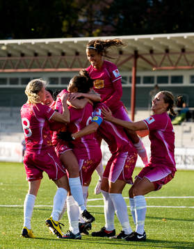 Nera Smajic, Ldb har gjort 1-0. Jubel bland Ldb spelarna