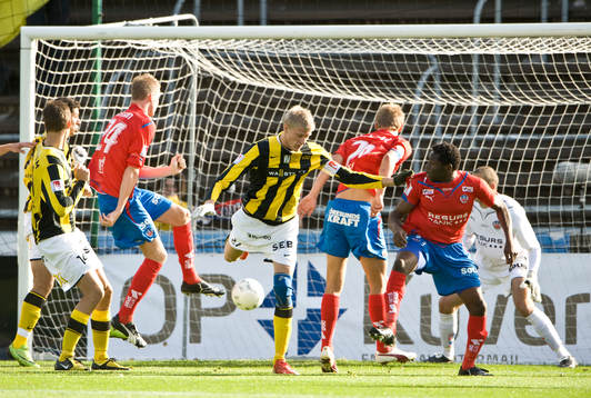Jonas Henriksson, Häcken. Intensivt framför mål