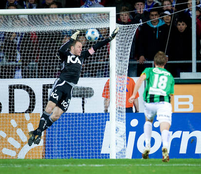 Kim Christensen, målvakt, IFK Göteborg. Bollen i stolpen