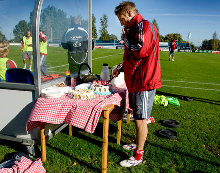 Martin Jörgensen bjöds på tårta