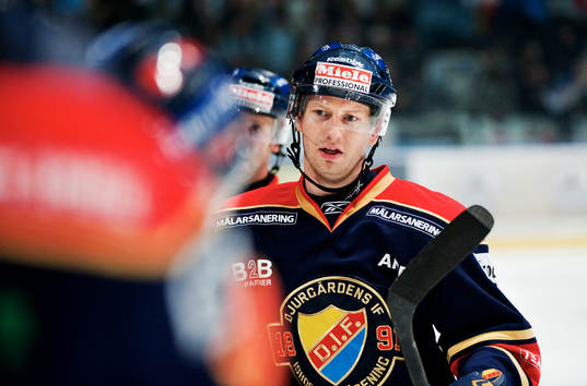 Michael Holmqvist, Djurgården, gratuleras till sitt