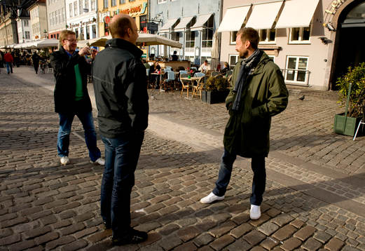 Johan Wiland, målvakt, traskar runt på ströget i