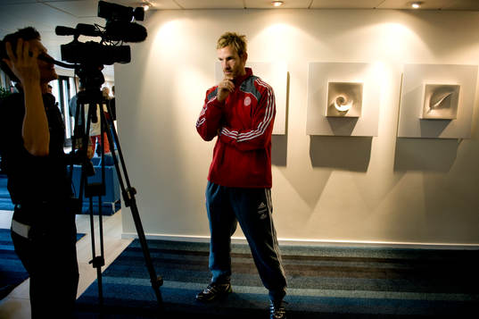 Sören Larsen blir intevjuvad