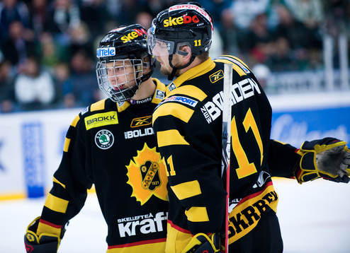 1-2, Adam Larsson och Pavel Skrbek jubel