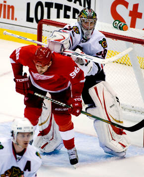Tomas Holmström, Detroit, får sin vanliga behandling av