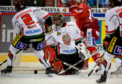 Roman Malek, Målvkat Modo släpper in 1-0