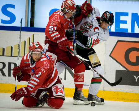 Anton Lander, Timrå och Eric Moe mot Per Svartvadet, Modo